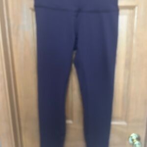 lululemon wunder under. Luon. 10. Black cherry. 28 inseam. Excellent condition.